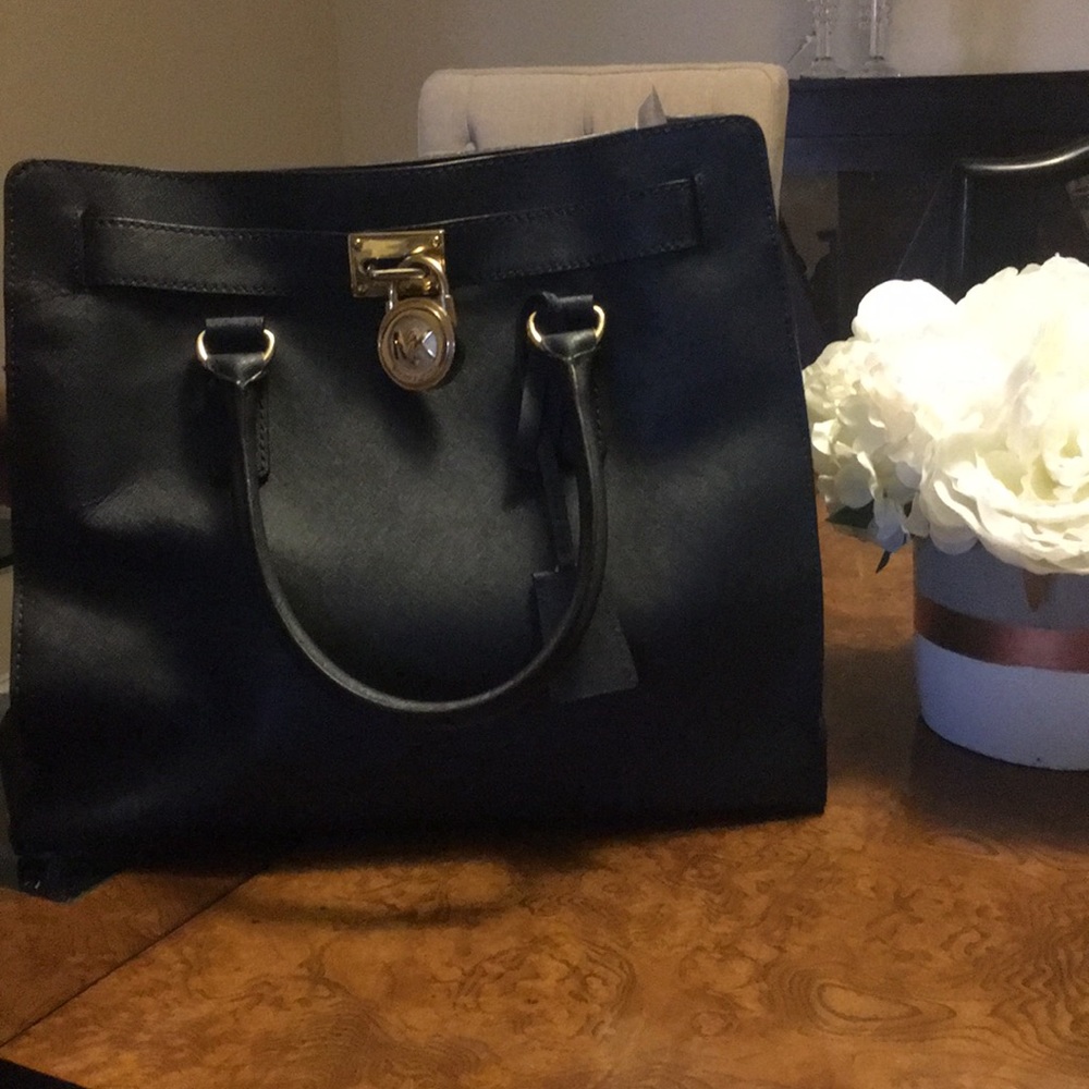 Navy Michael Kors Bag 😍